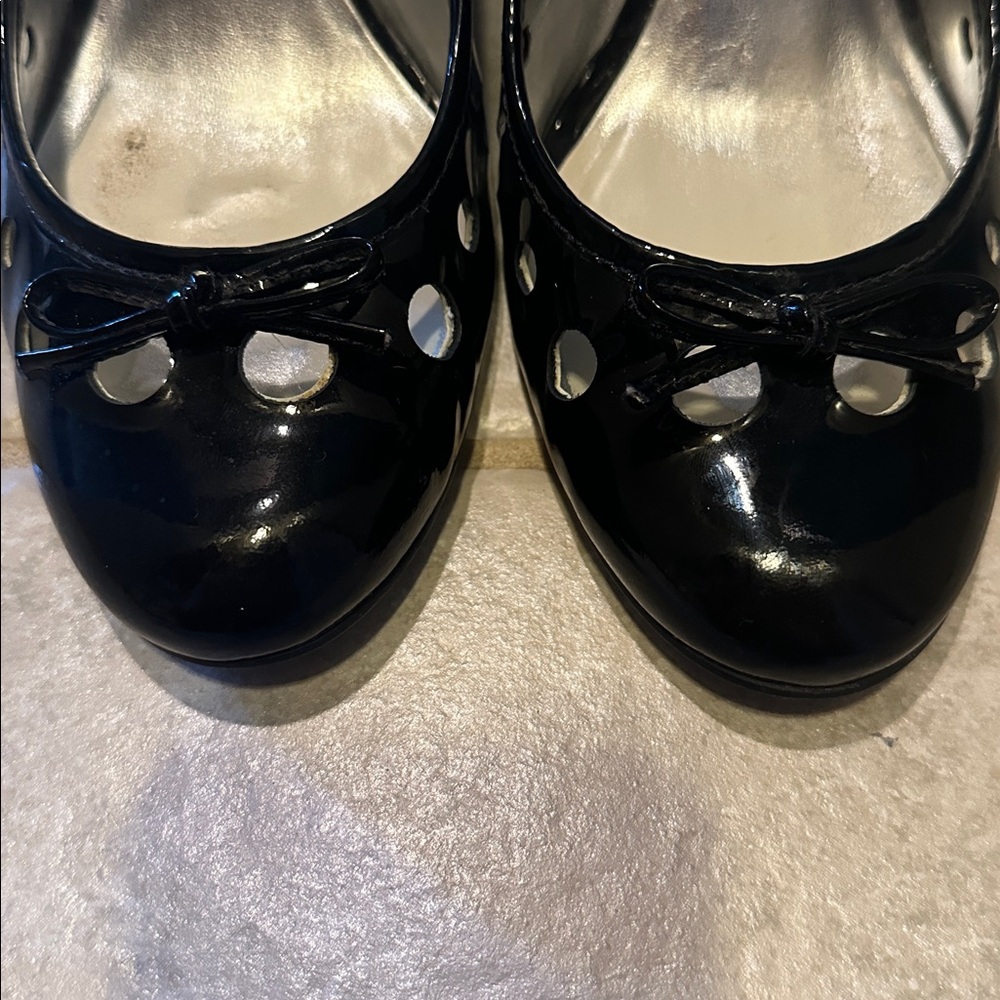 SALE! Jessica Simpson Patent Cutout Pumps - Picture 8 of 9
